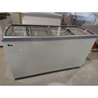 Морозильний лар з прямим склом JUKA M600P